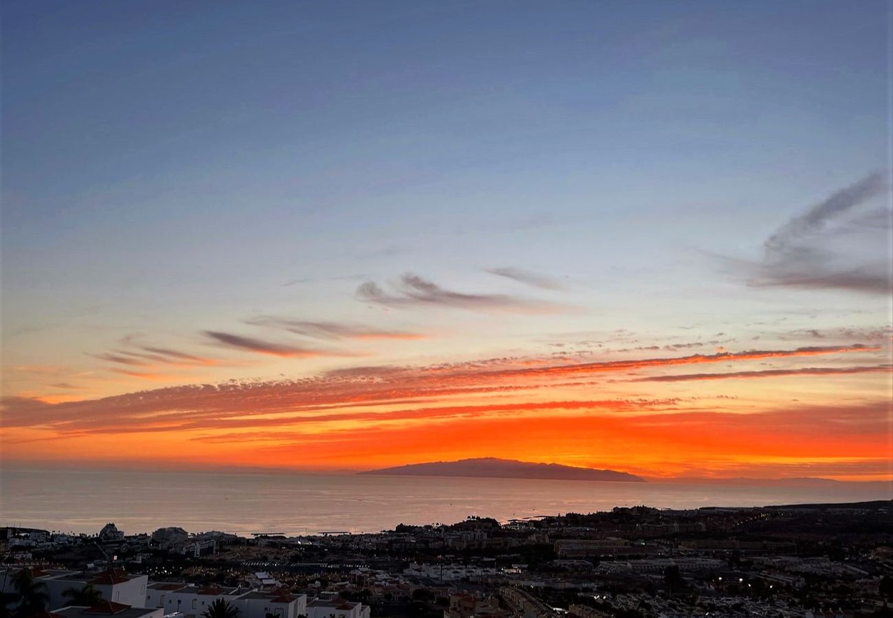 Apartamento en Costa Adeje - The Penthouse, Fabulous Sunset, Heated Pool, Fiber