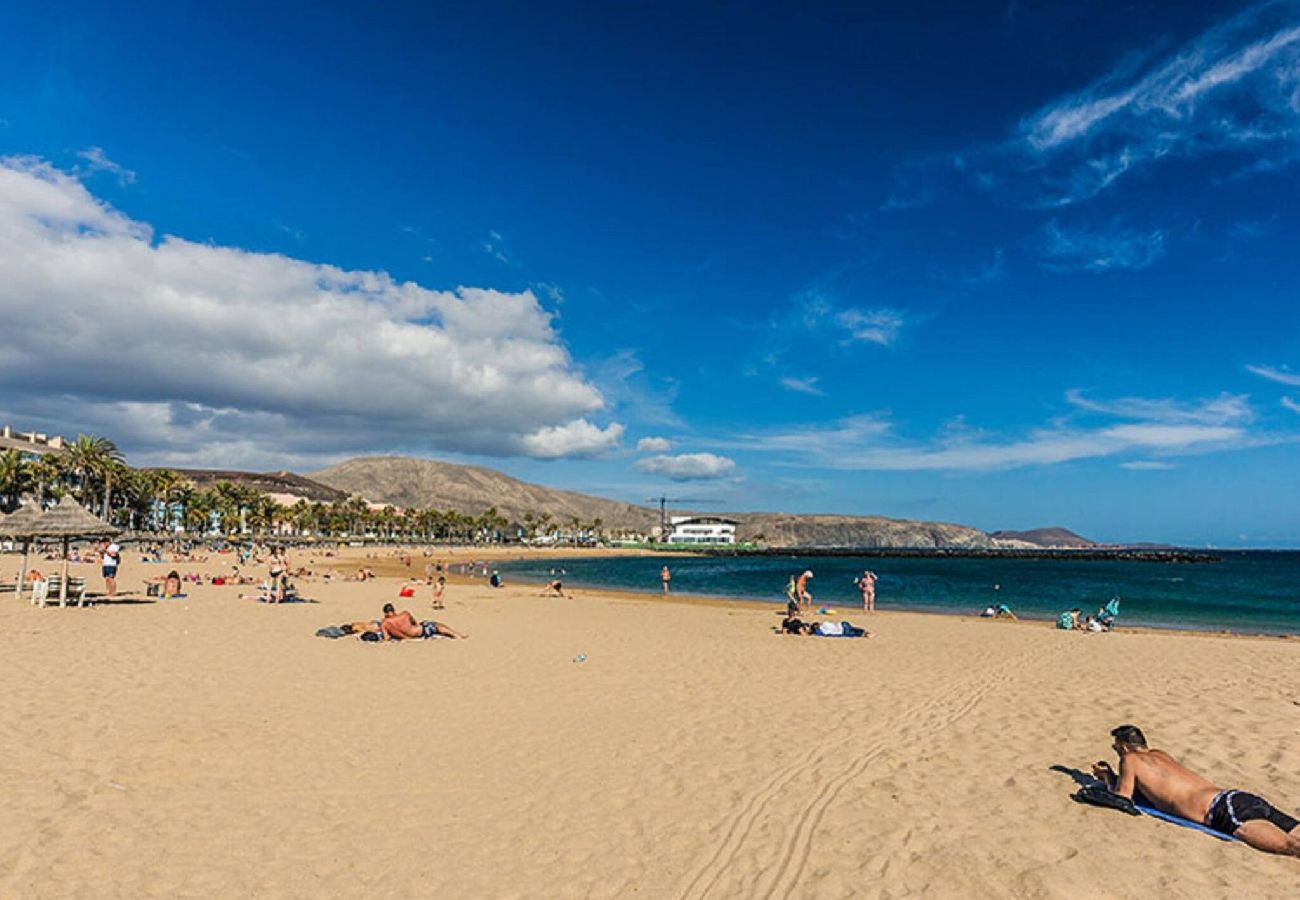 Apartamento en Los Cristianos - Ferdy's Home, Pool, Wi Fi, Downtown Los Cristianos 