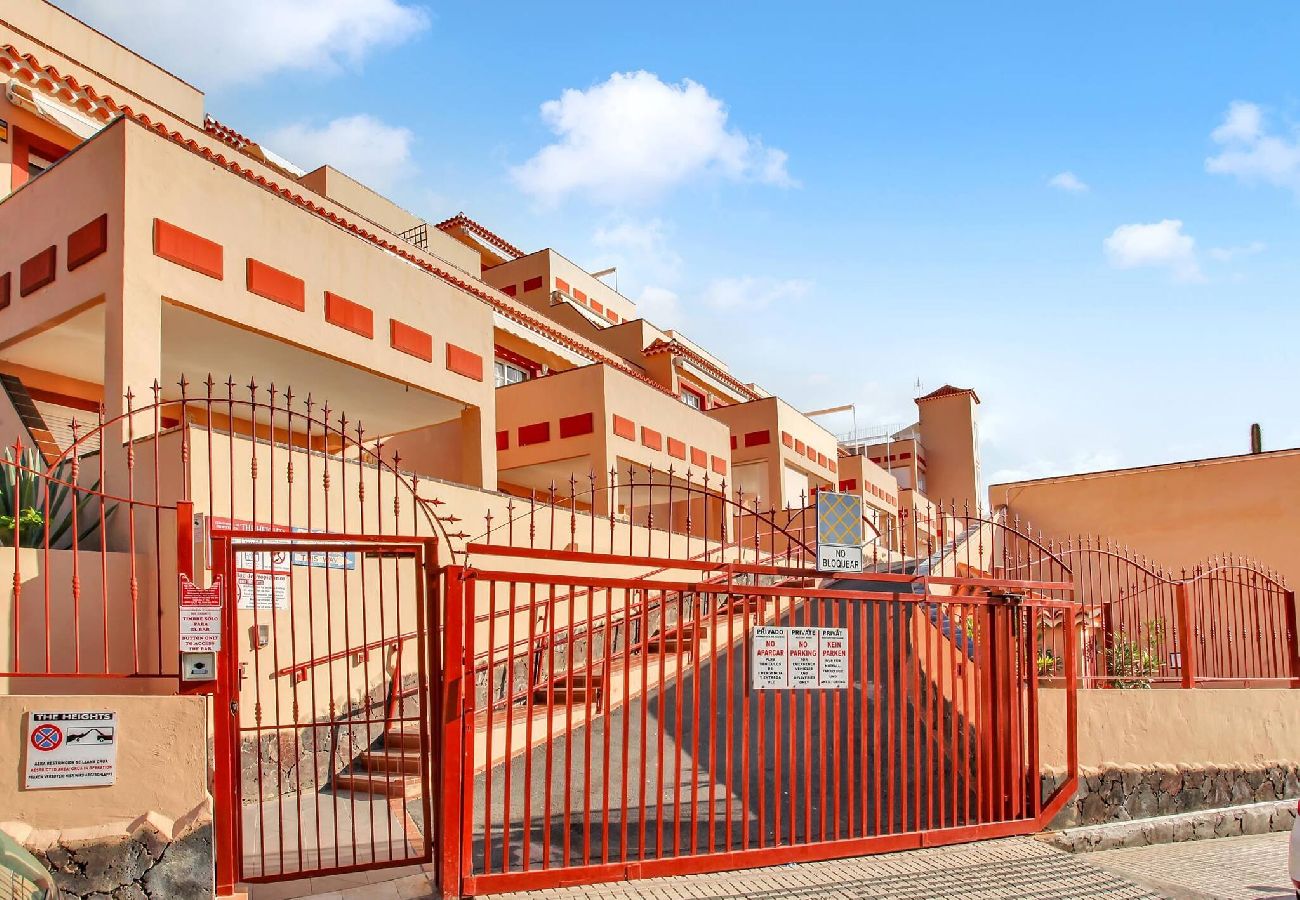 Apartamento en Los Cristianos - Stunning View Penthouse, Big Terrace, Heated Pool 