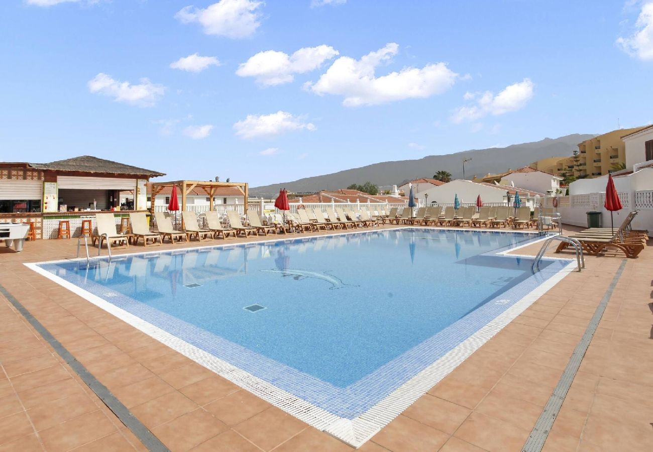 Apartamento en Costa Adeje - Golden Holidays, Heated Pool, A/C, Internet 