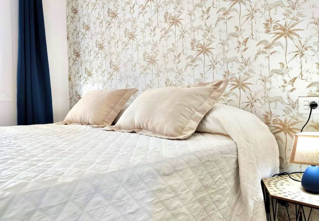 Apartment in San Miguel de Abona - GOLD SAND, Huge Terrace, Fast Wi-Fi, Sat TV 