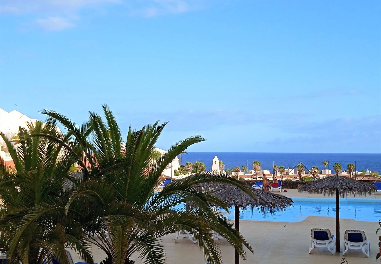 Apartment in San Miguel de Abona - GOLD SAND, Huge Terrace, Fast Wi-Fi, Sat TV 