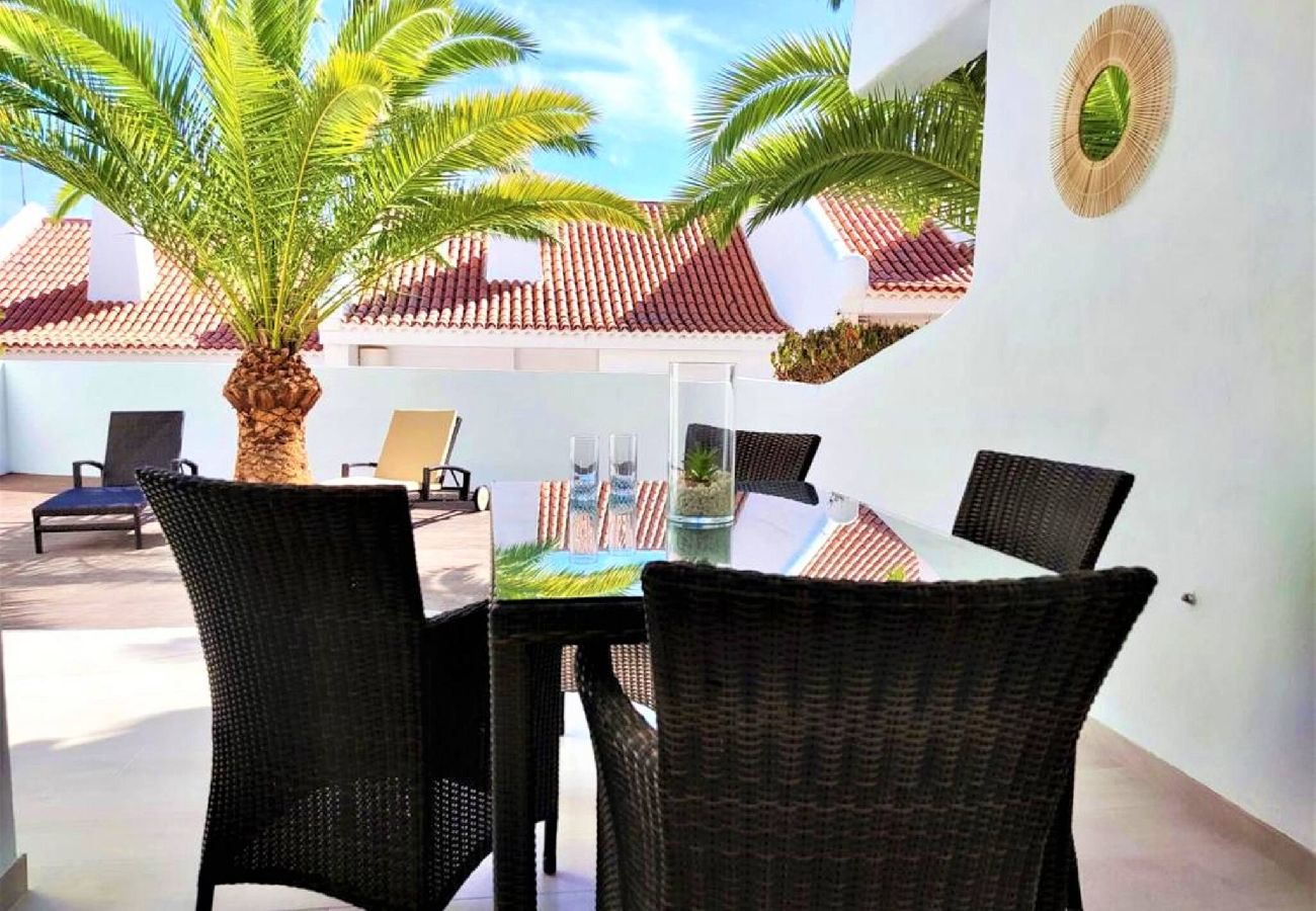 Apartment in San Miguel de Abona - GOLD SAND, Huge Terrace, Fast Wi-Fi, Sat TV 
