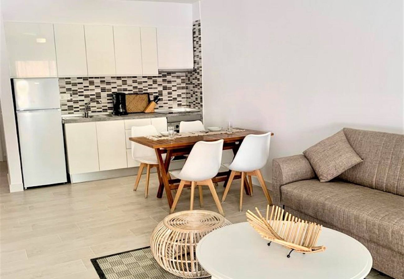 Apartment in San Miguel de Abona - GOLD SAND, Huge Terrace, Fast Wi-Fi, Sat TV 