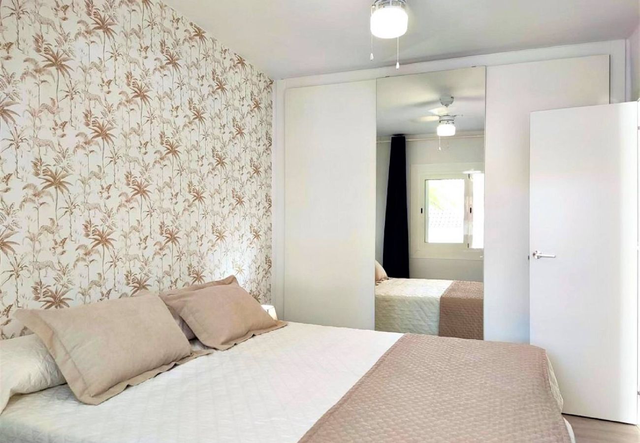 Apartment in San Miguel de Abona - GOLD SAND, Huge Terrace, Fast Wi-Fi, Sat TV 