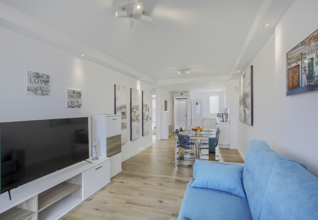Apartment in Costa Adeje - The Penthouse, Fabulous Sunset, Heated Pool, Fiber