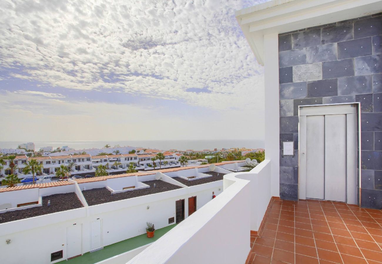 Apartment in Costa Adeje - CASA DEL SOL, Beautiful Terrace, Fast Wi-Fi, Pool 