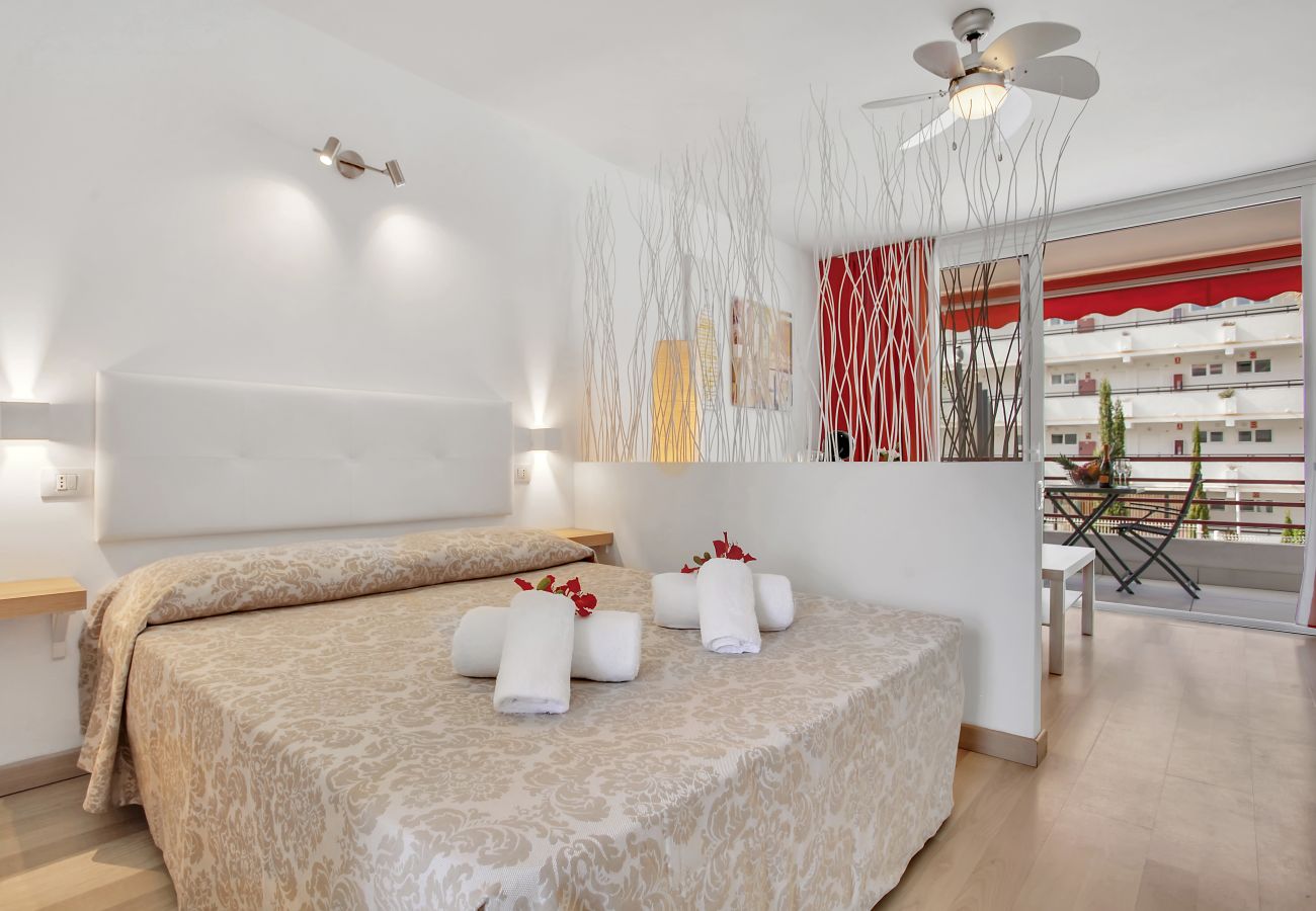 Studio in Playa de Las Americas - Ocean Touch Studio, Pool, Wi-Fi, Near the Beach