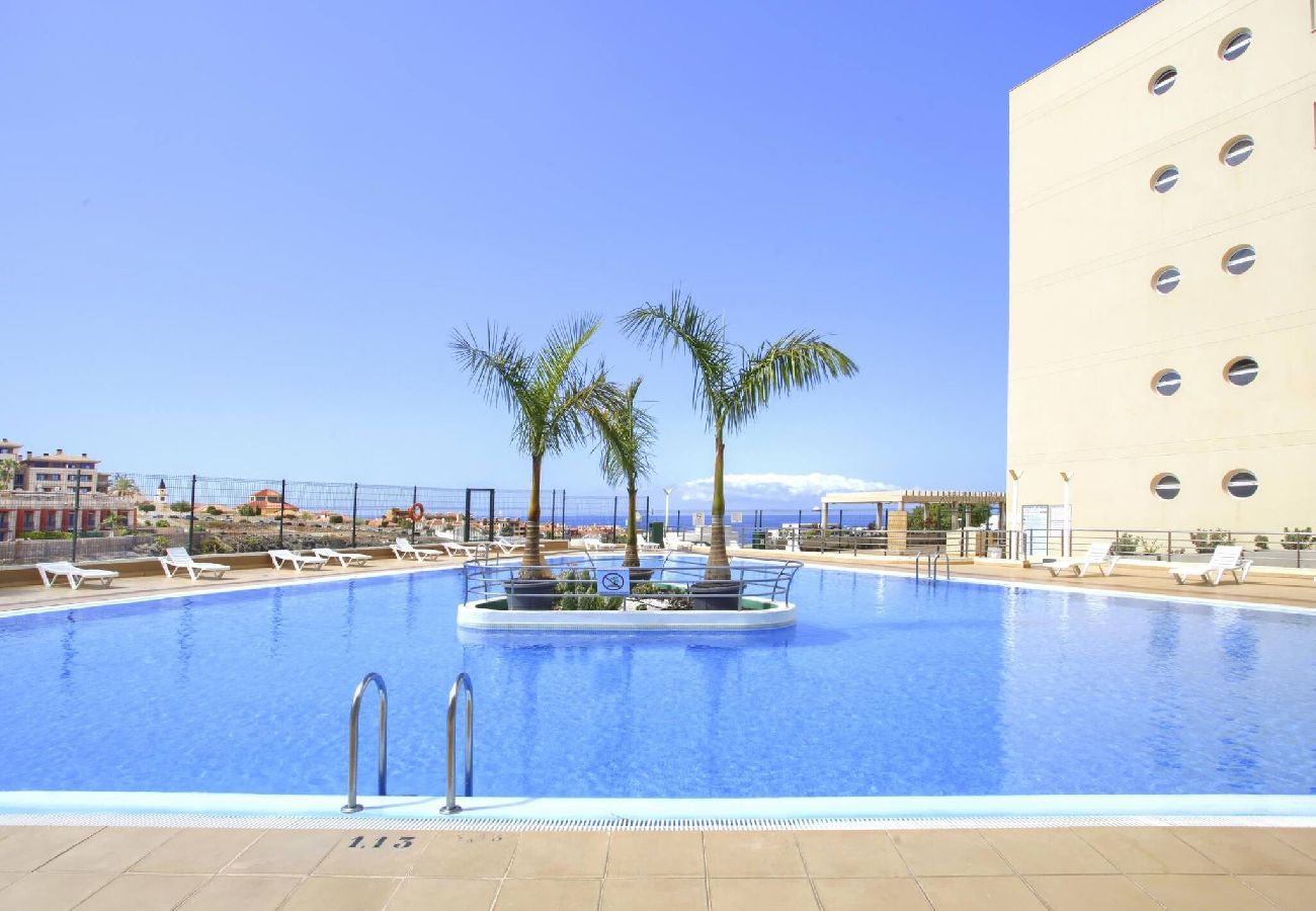 Apartment in Costa Adeje - El Sol del Sur, Ocean View, 2 Pool, Fiber 