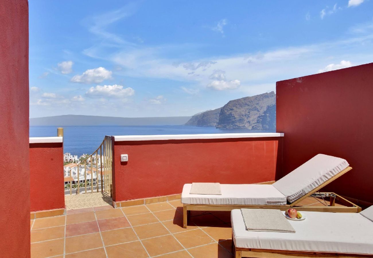 Apartment in Puerto de Santiago - Penthouse The Cliffs, Huge Terrace, Bbq, Air C 