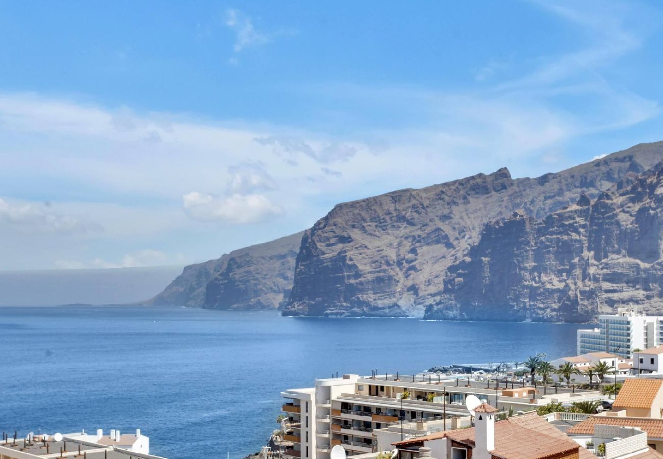 Apartment in Puerto de Santiago - Penthouse The Cliffs, Huge Terrace, Bbq, Air C 