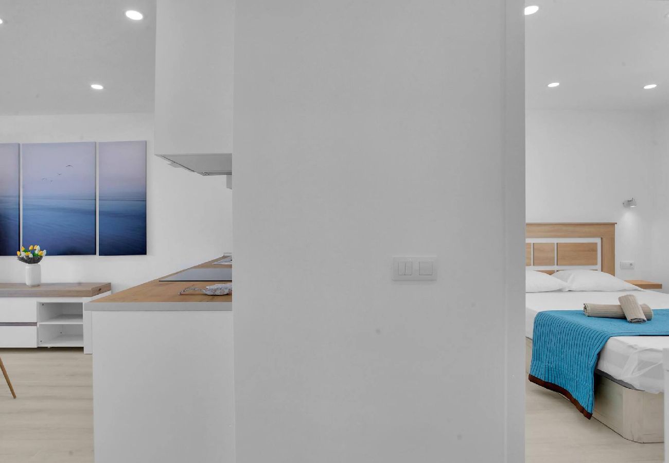 Apartment in Puerto de Santiago - Penthouse The Cliffs, Huge Terrace, Bbq, Air C 