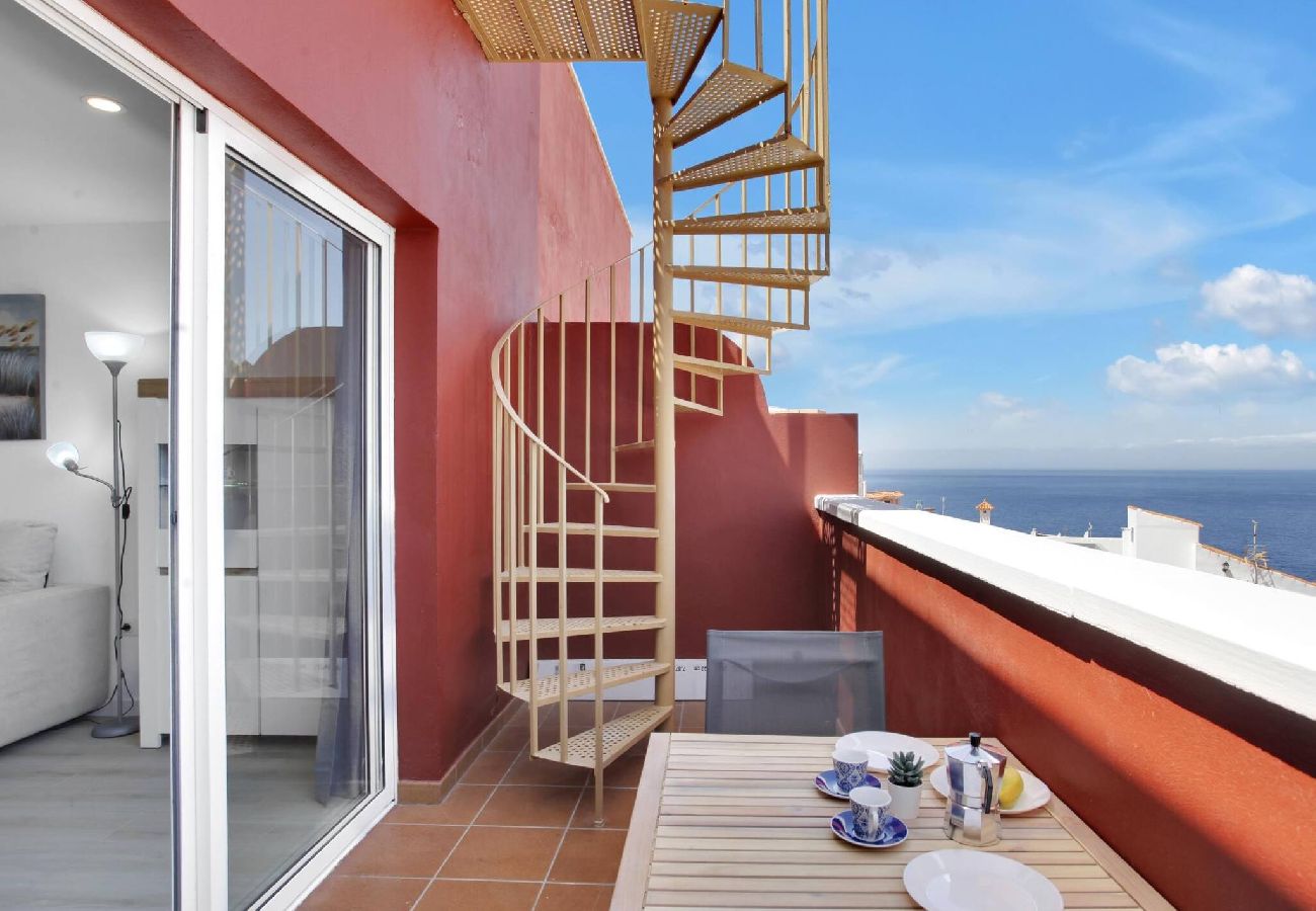 Apartment in Puerto de Santiago - Penthouse The Cliffs, Huge Terrace, Bbq, Air C 