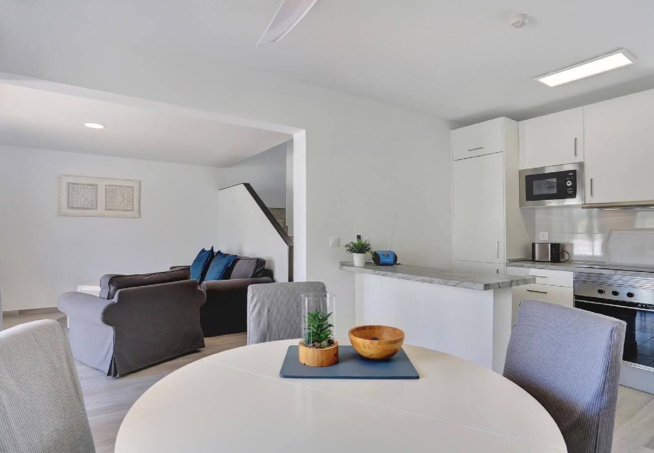 Terraced House in Costa Adeje - Golden Sand, Heated Pool, A/C, Bbq 