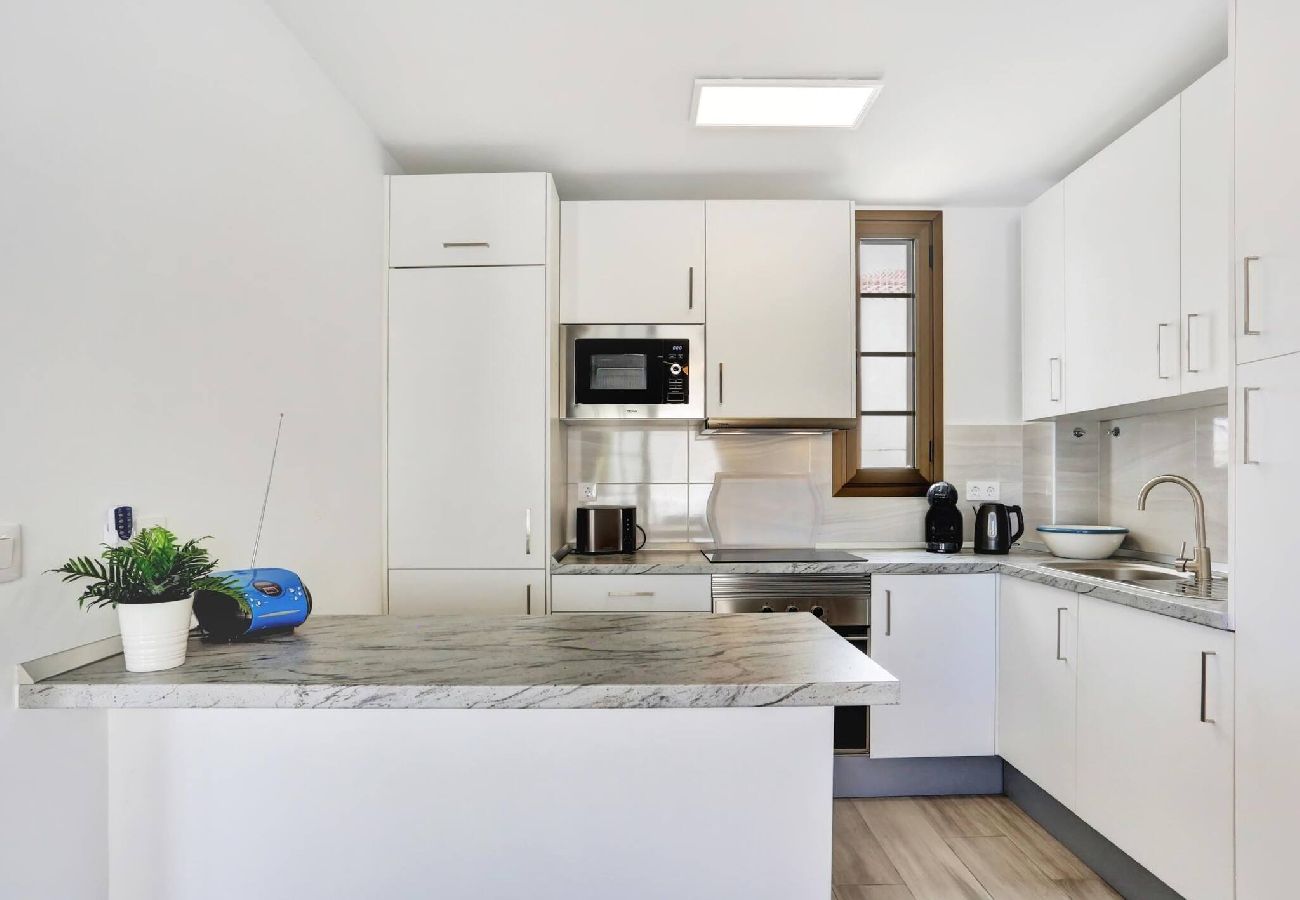 Terraced House in Costa Adeje - Golden Sand, Heated Pool, A/C, Bbq 