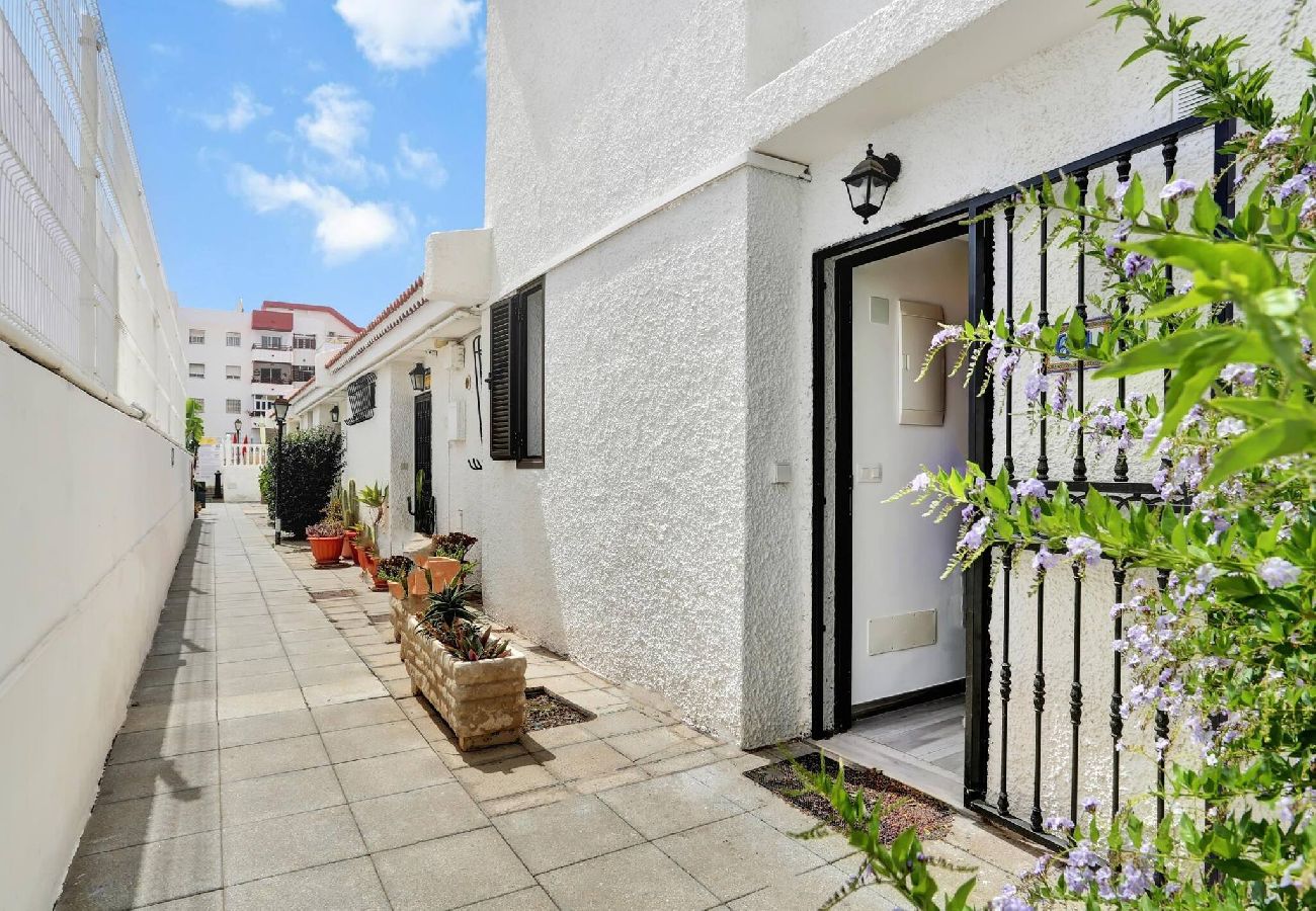 Terraced House in Costa Adeje - Golden Sand, Heated Pool, A/C, Bbq 