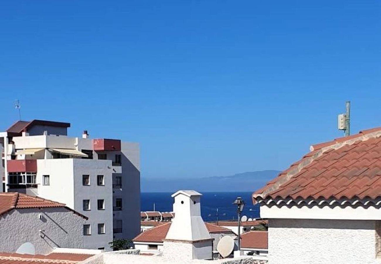 Terraced House in Costa Adeje - Golden Sand, Heated Pool, A/C, Bbq 