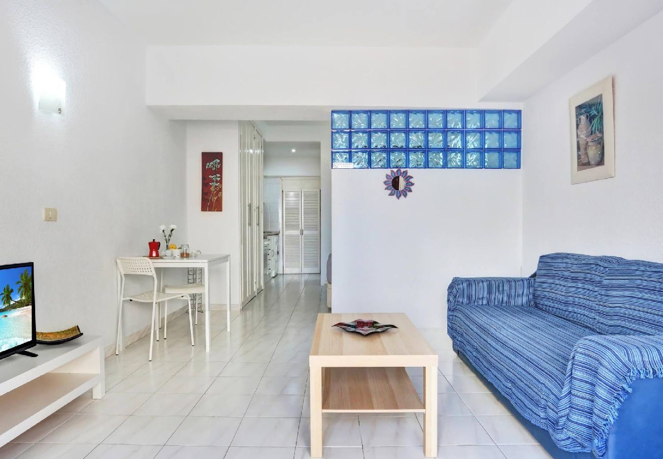 Studio in Los Cristianos - Relaxing Studio Los Cristianos,AirCon, Heated Pool 