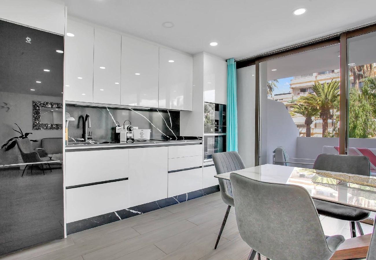 Apartment in Playa de Las Americas - Charming Las Americas, Terrace, Fiber, Pool 