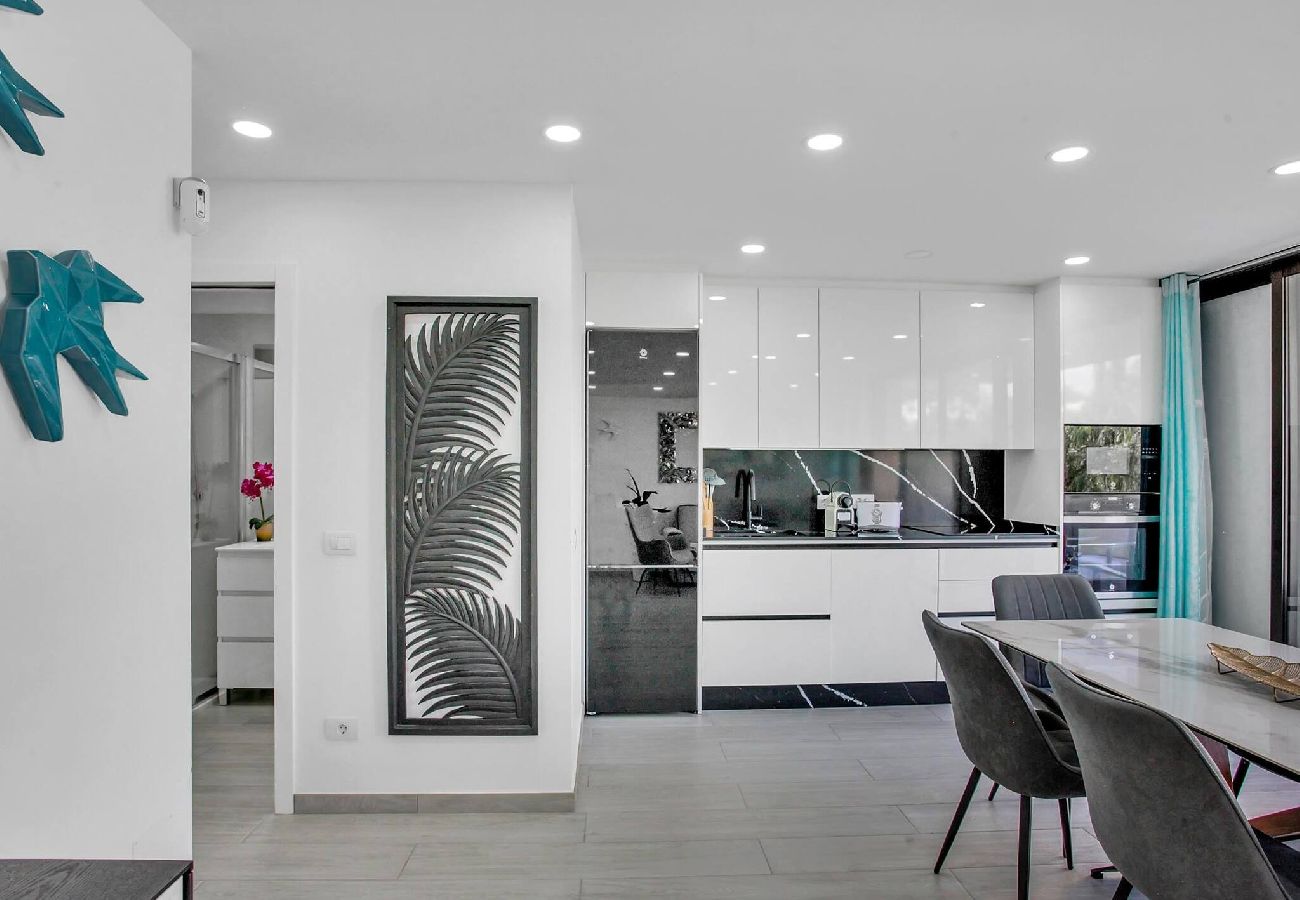 Apartment in Playa de Las Americas - Charming Las Americas, Terrace, Fiber, Pool 