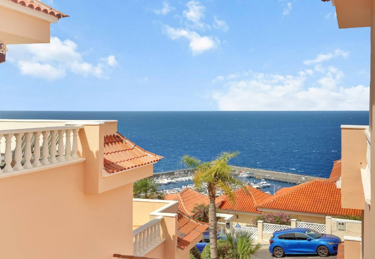 Apartment in Acantilados de Los Gigantes - The Stone Apartment, Los Gigantes, Heated Pool