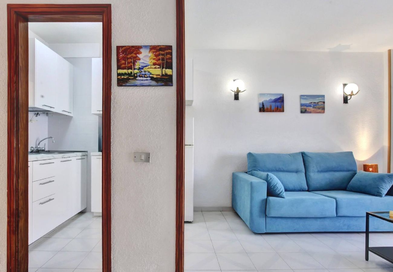Apartment in Los Cristianos - The Atlantic Holidays, 170 m. From The Sea 
