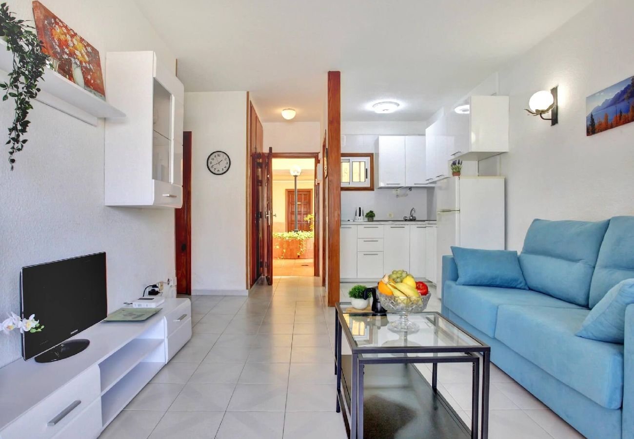 Apartment in Los Cristianos - The Atlantic Holidays, 170 m. From The Sea 
