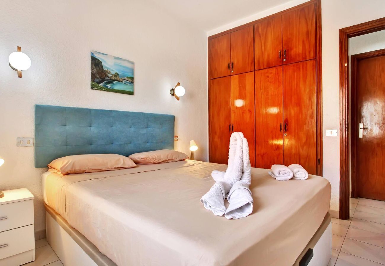 Apartment in Los Cristianos - The Atlantic Holidays, 170 m. From The Sea 