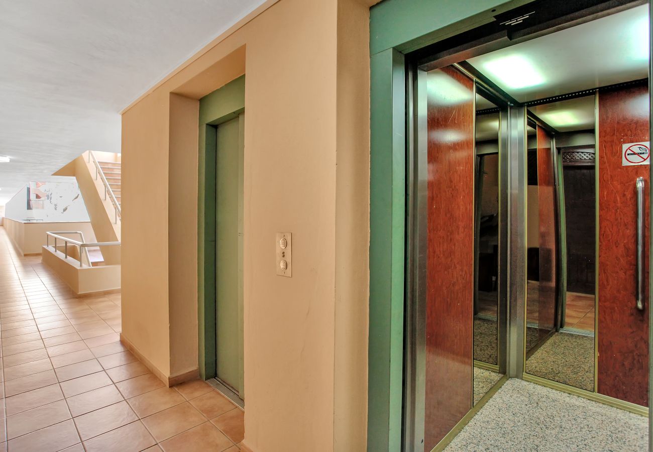 Apartment in Palm - Mar - Dream Holidays, Wonderful Ocean View,Fast Wi Fi