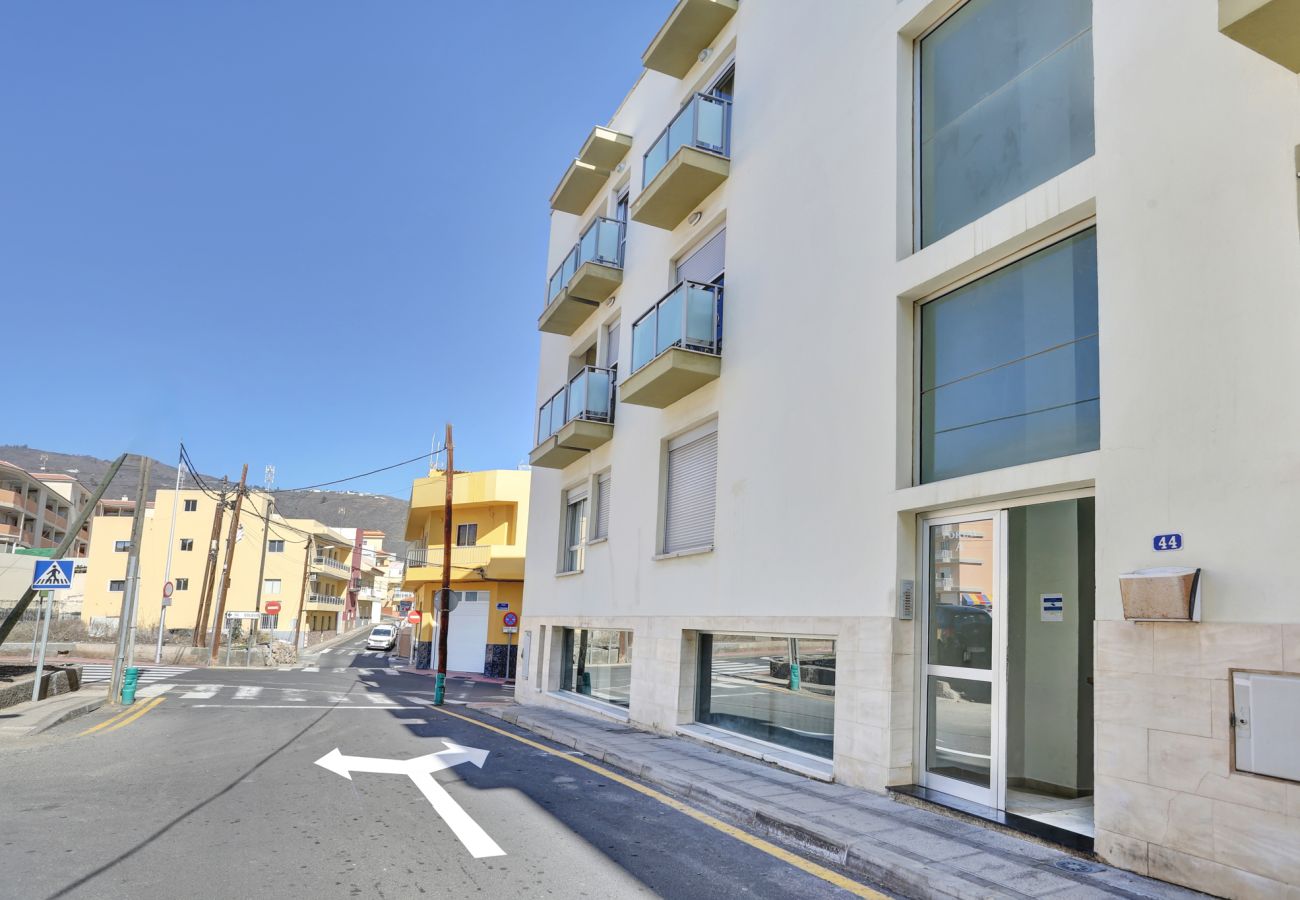 Apartment in Arona - San Lorenzo Apt, 2Huge Terraces Whit View, Parking
