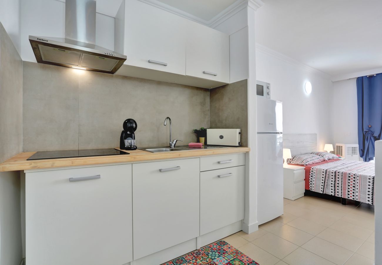 Studio in San Miguel de Abona - Top Floor Studio. Pools, Fast Internet, Parking