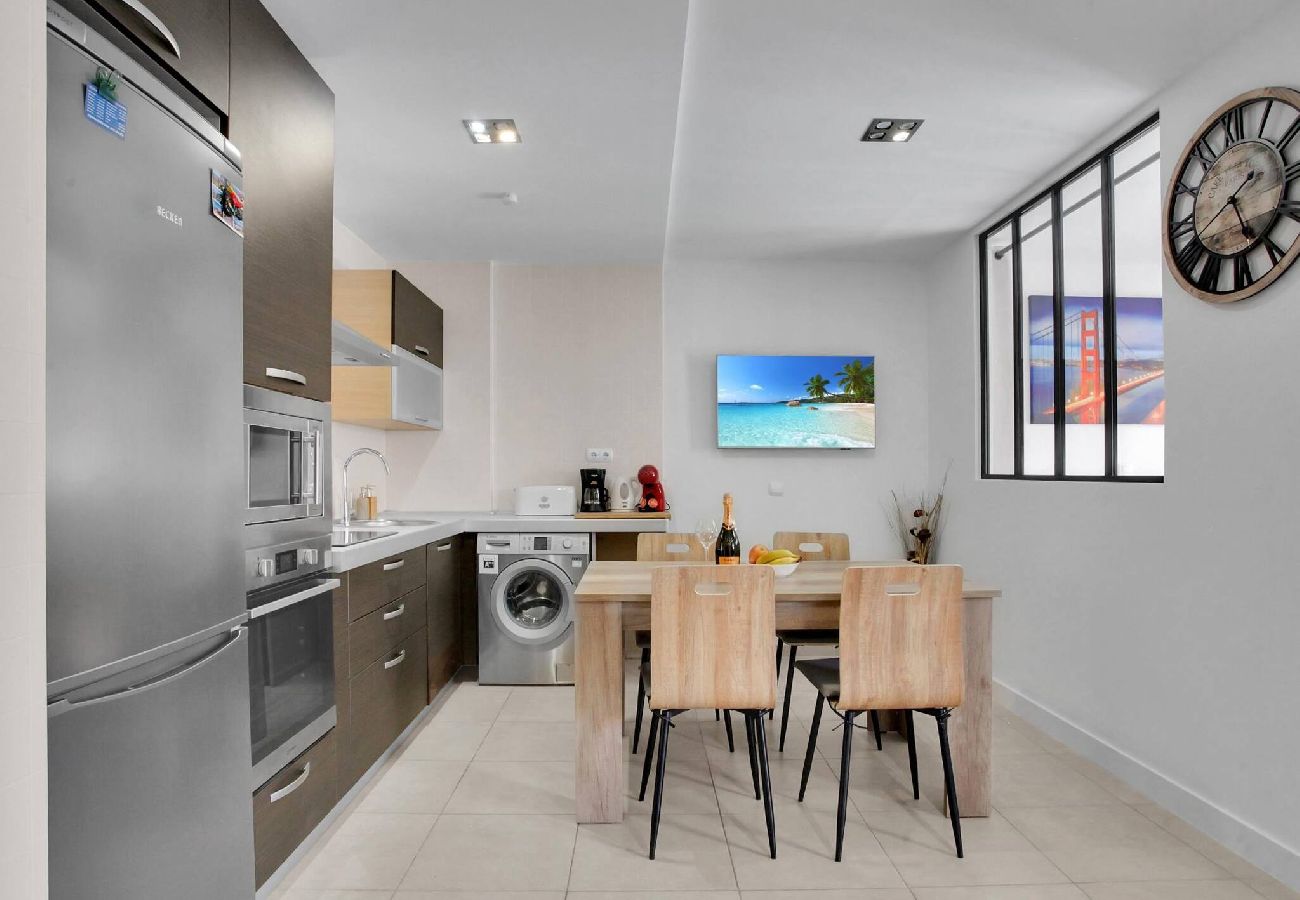 Appartement à Palm - Mar - Nice Mocan, Garage, Pool, Fiber, Padel, A/C 