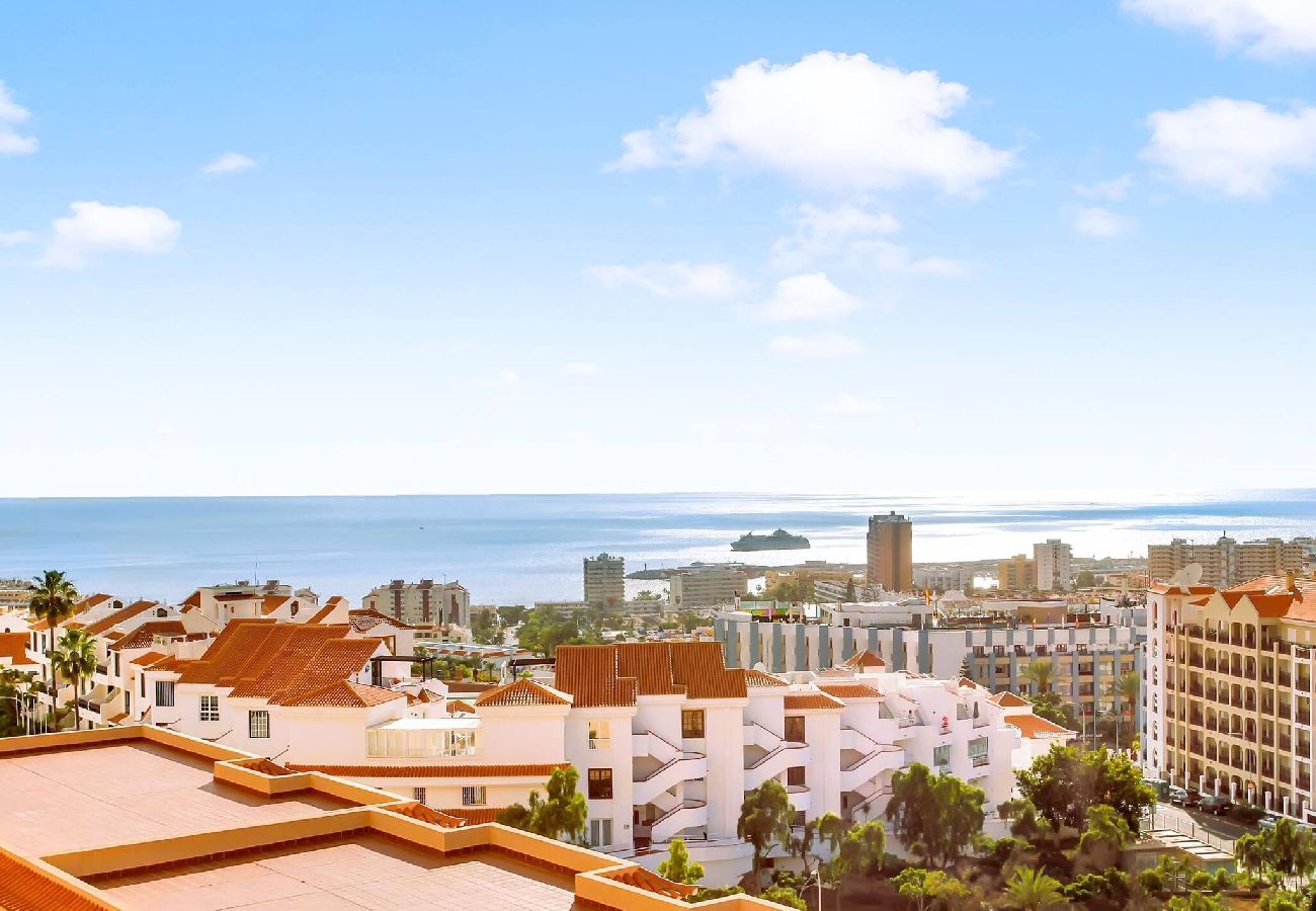 Appartement à Los Cristianos - Stunning View Penthouse, Big Terrace, Heated Pool 