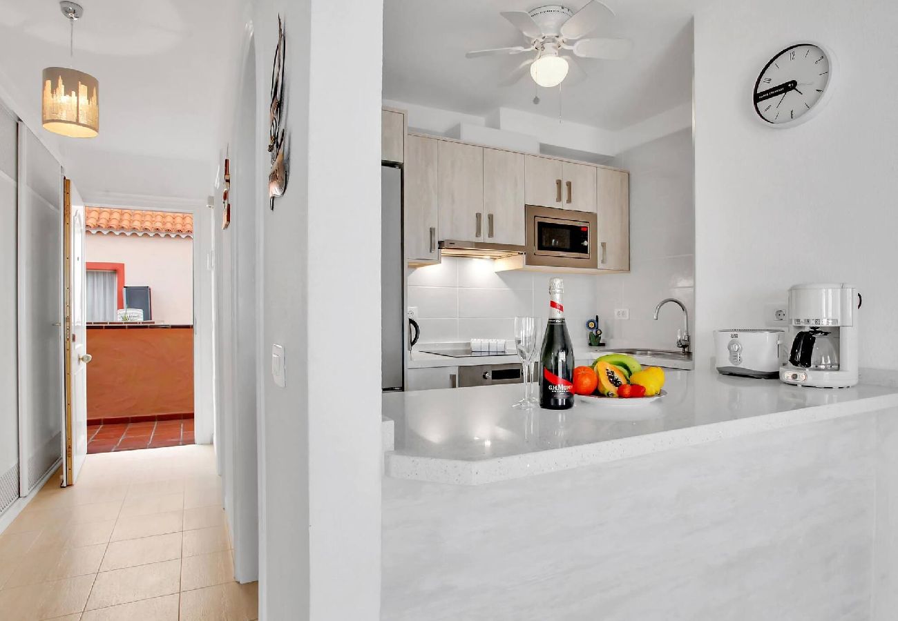 Appartement à Los Cristianos - Stunning View Penthouse, Big Terrace, Heated Pool 