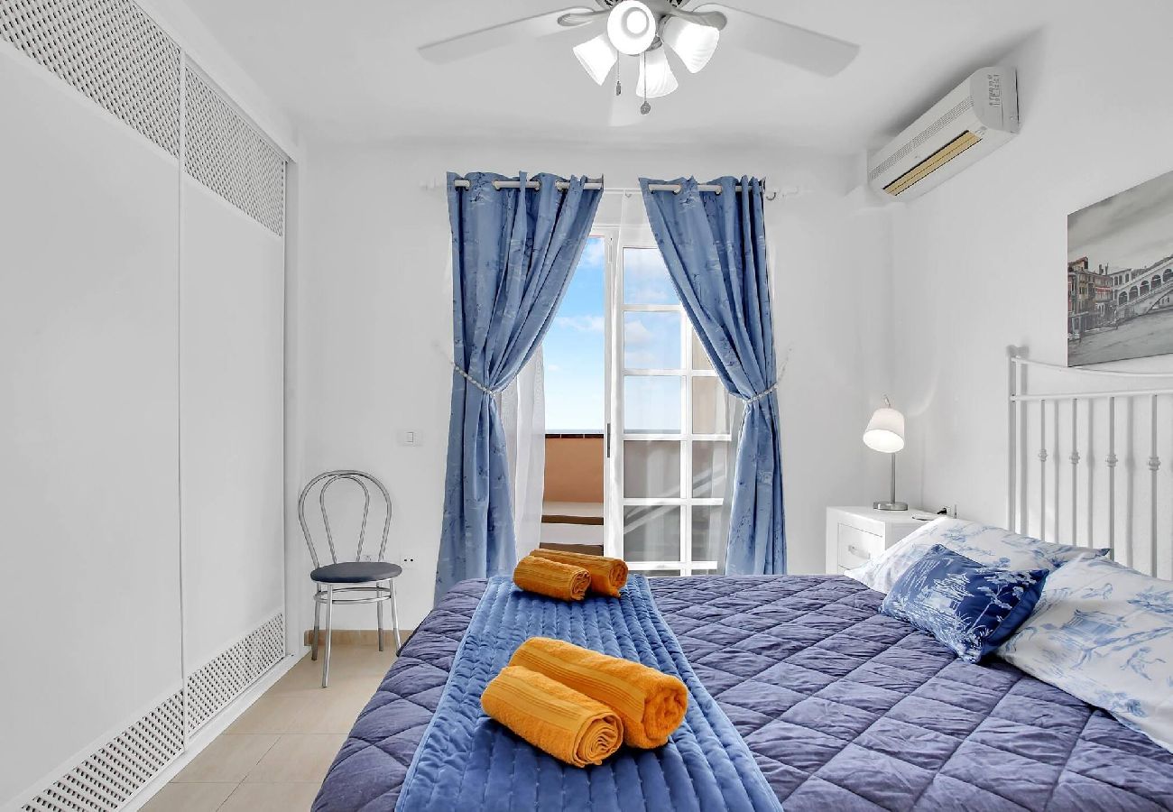Appartement à Los Cristianos - Stunning View Penthouse, Big Terrace, Heated Pool 