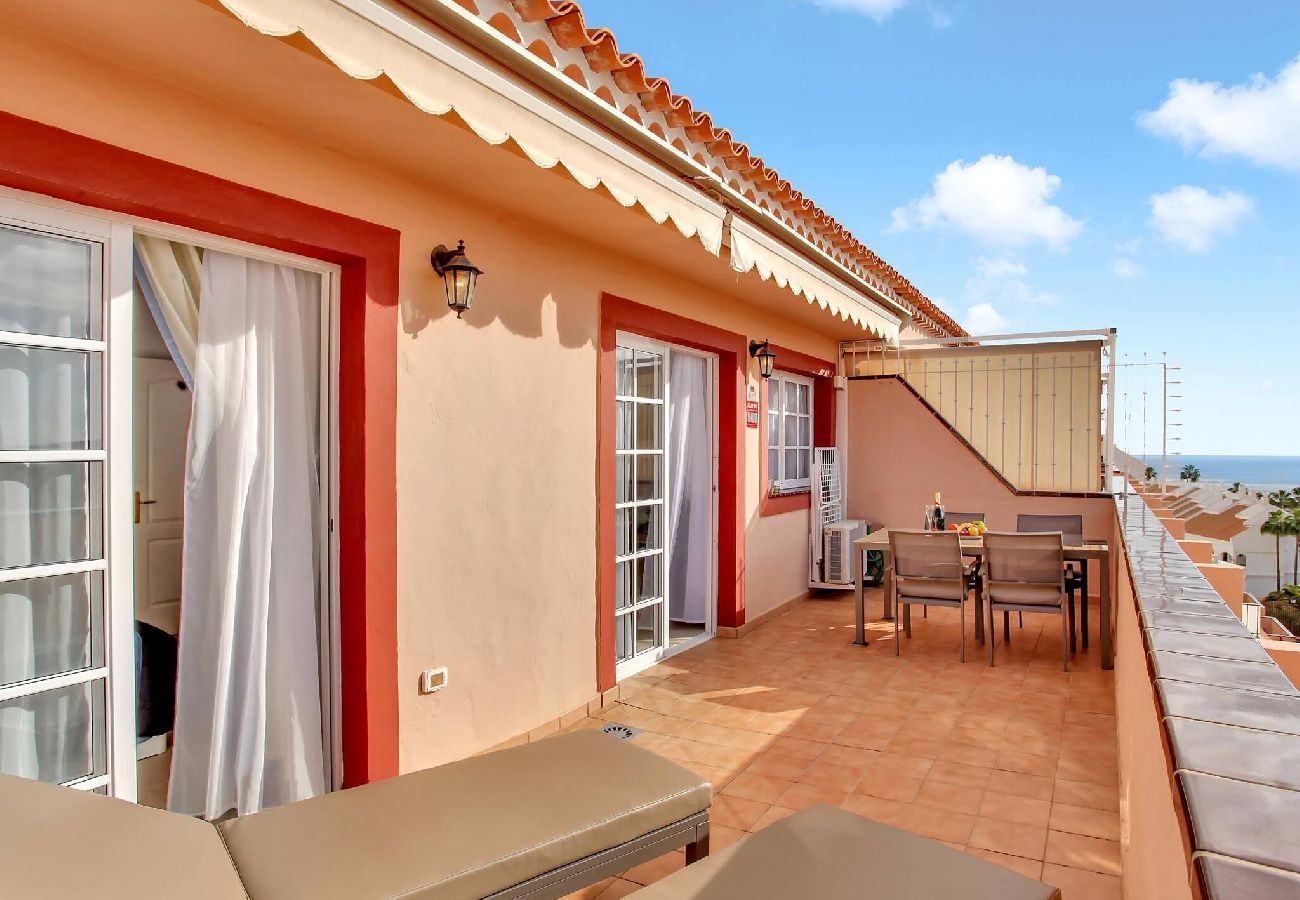 Appartement à Los Cristianos - Stunning View Penthouse, Big Terrace, Heated Pool 
