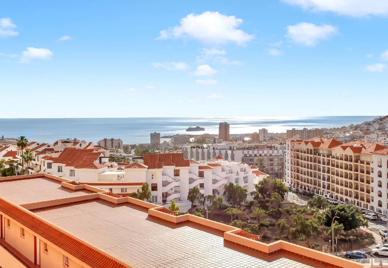 Appartement à Los Cristianos - Stunning View Penthouse, Big Terrace, Heated Pool 
