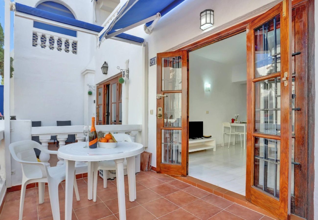 Studio à Los Cristianos - Relaxing Studio Los Cristianos,AirCon, Heated Pool 