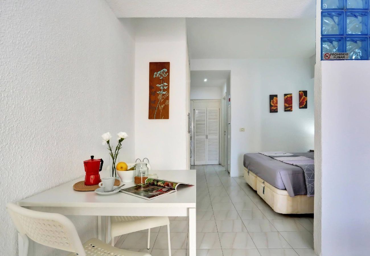Studio à Los Cristianos - Relaxing Studio Los Cristianos,AirCon, Heated Pool 