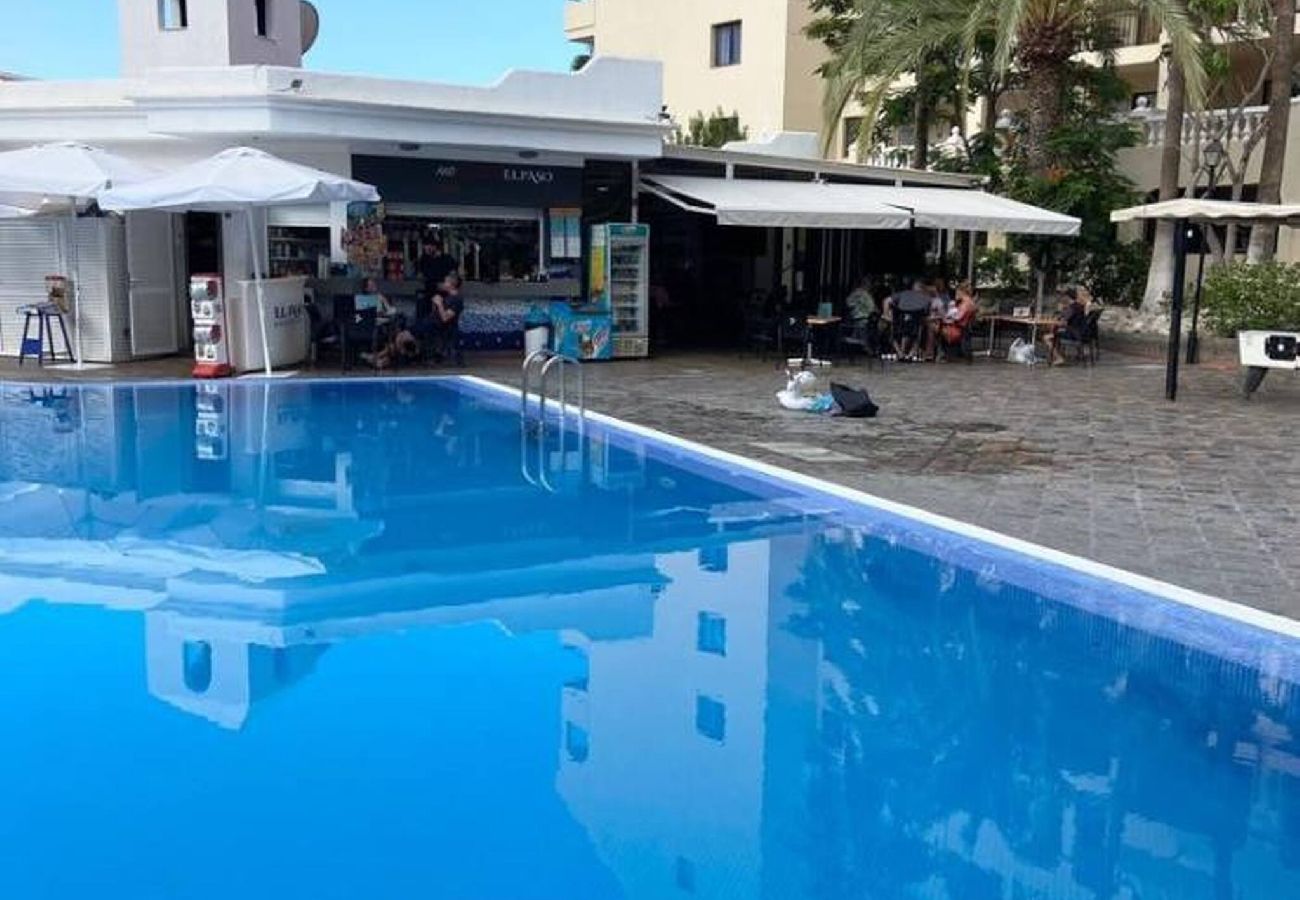Studio à Los Cristianos - Top Floor Panoramic Studio, Heated Pool 