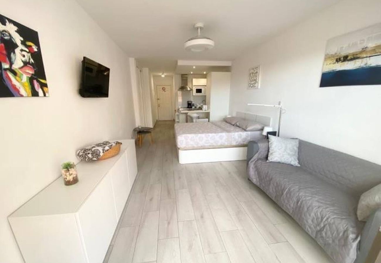 Studio à Los Cristianos - Top Floor Panoramic Studio, Heated Pool 