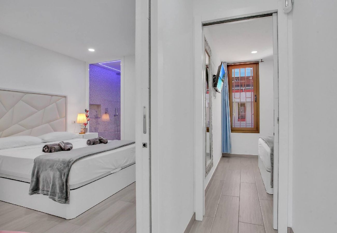 Appartement à Playa de Las Americas - Charming Las Americas, Terrace, Fiber, Pool 