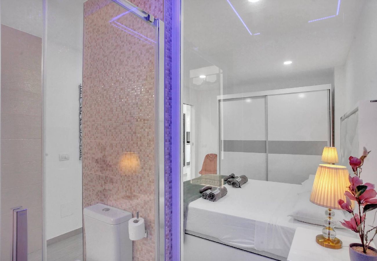 Appartement à Playa de Las Americas - Charming Las Americas, Terrace, Fiber, Pool 