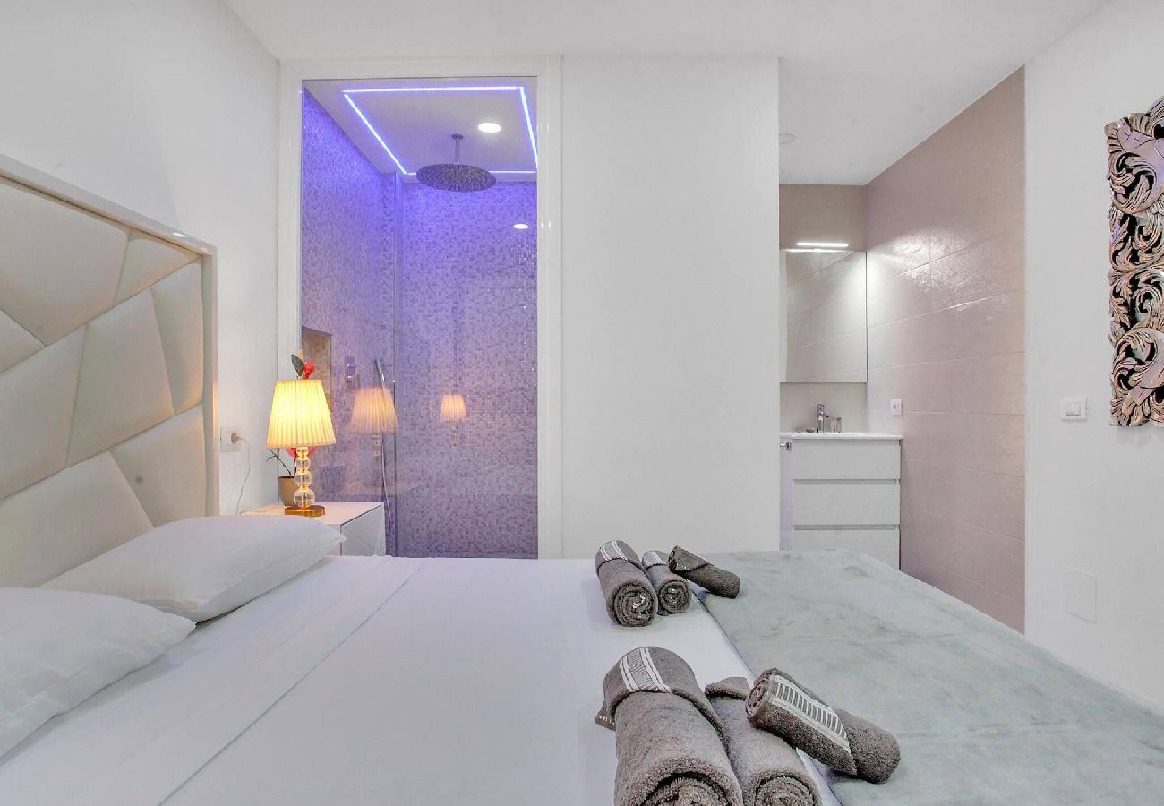 Appartement à Playa de Las Americas - Charming Las Americas, Terrace, Fiber, Pool 