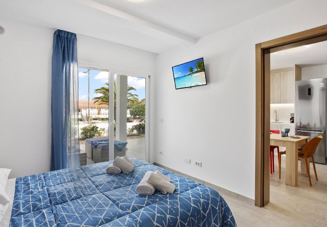 Appartement à Costa Adeje - Golden Holidays, Heated Pool, A/C, Internet 
