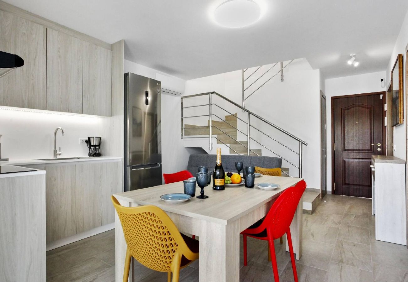 Appartement à Costa Adeje - Golden Holidays, Heated Pool, A/C, Internet 
