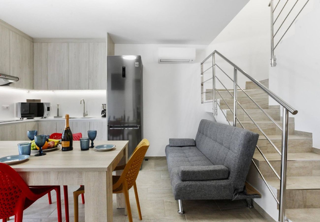 Appartement à Costa Adeje - Golden Holidays, Heated Pool, A/C, Internet 