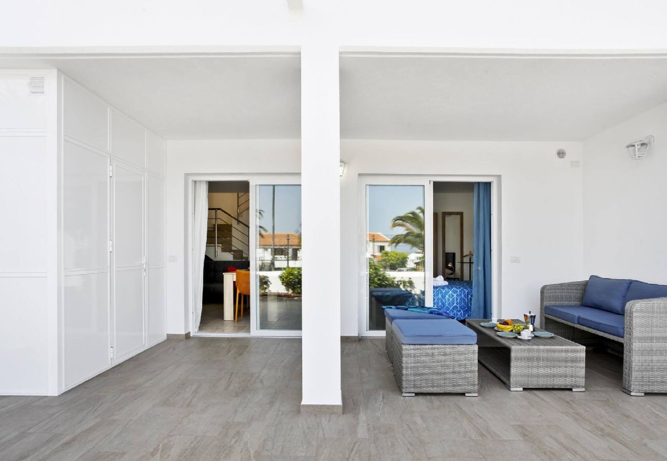 Appartement à Costa Adeje - Golden Holidays, Heated Pool, A/C, Internet 