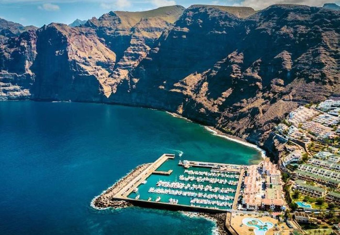 Appartement à Acantilados de Los Gigantes - The Stone Apartment, Los Gigantes, Heated Pool
