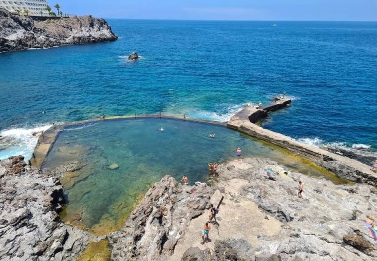 Appartement à Acantilados de Los Gigantes - The Stone Apartment, Los Gigantes, Heated Pool